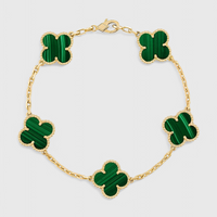 Bracelet avec Motif de Trèfle et Élégance Dorée