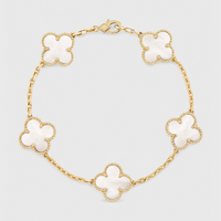 Bracelet avec Motif de Trèfle et Élégance Dorée