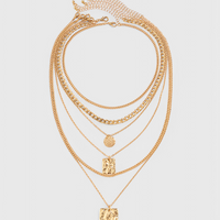 Collier avec Pendentif Géométrique en Chaîne Métallique
