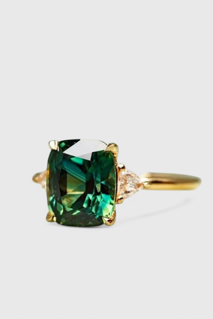 Bague Élégante en Émeraude Verte avec Finition Dorée