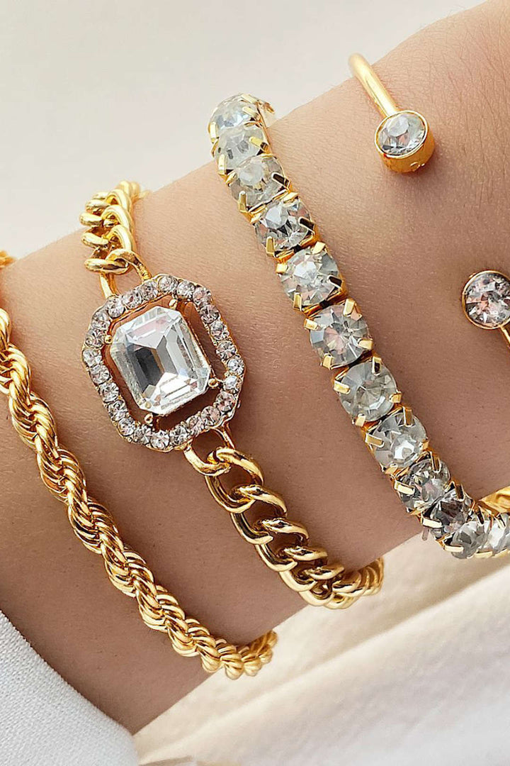 Ensemble de bracelets avec clous