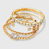 Ensemble de bracelets avec clous