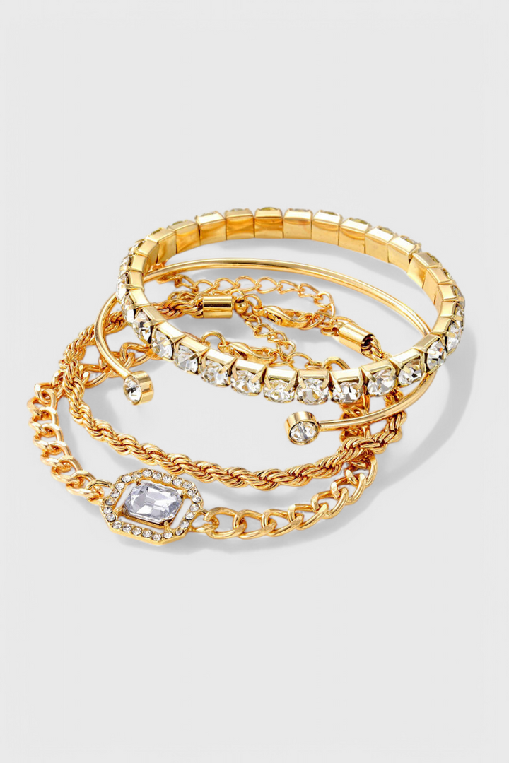 Ensemble de bracelets avec clous
