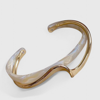 Bracelet élégant en opale blanche avec finition dorée